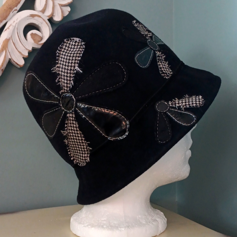 + Kokin New York Wool Cloche Hat w floral appliques